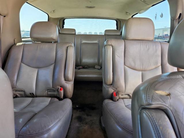 GMC Yukon Denali Image 2