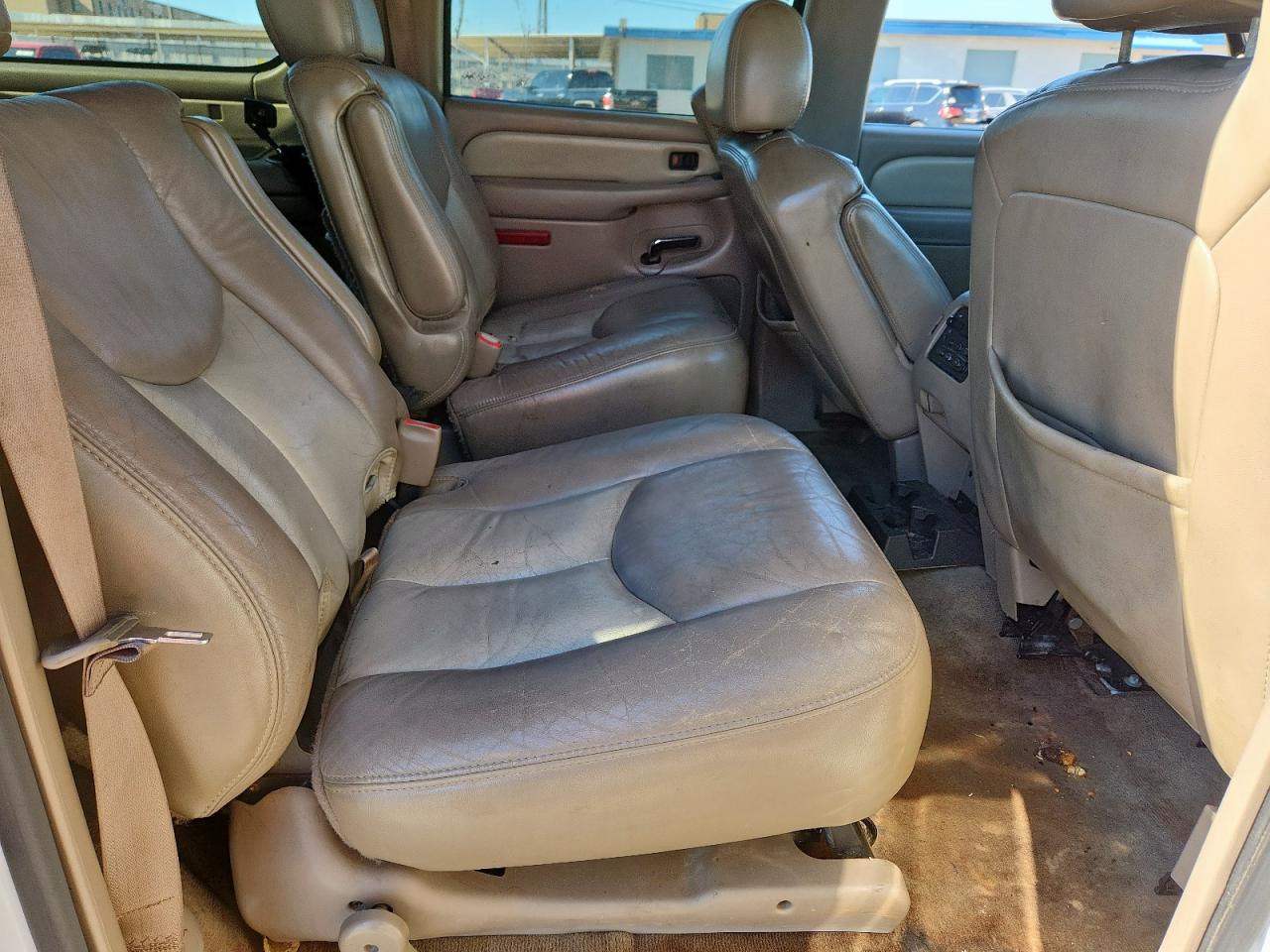 GMC Yukon Denali Image 10