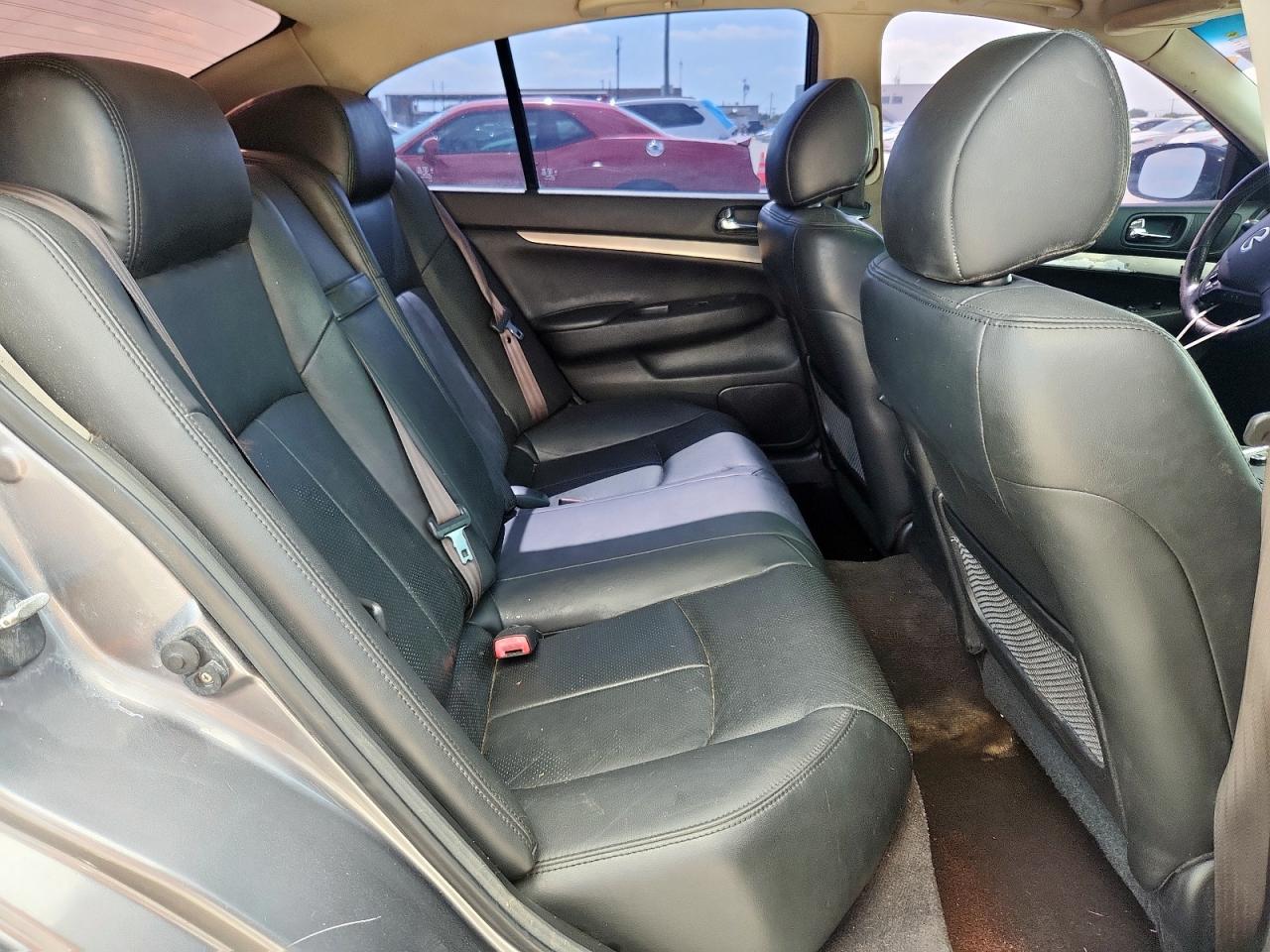 INFINITI G37 Base Image 10