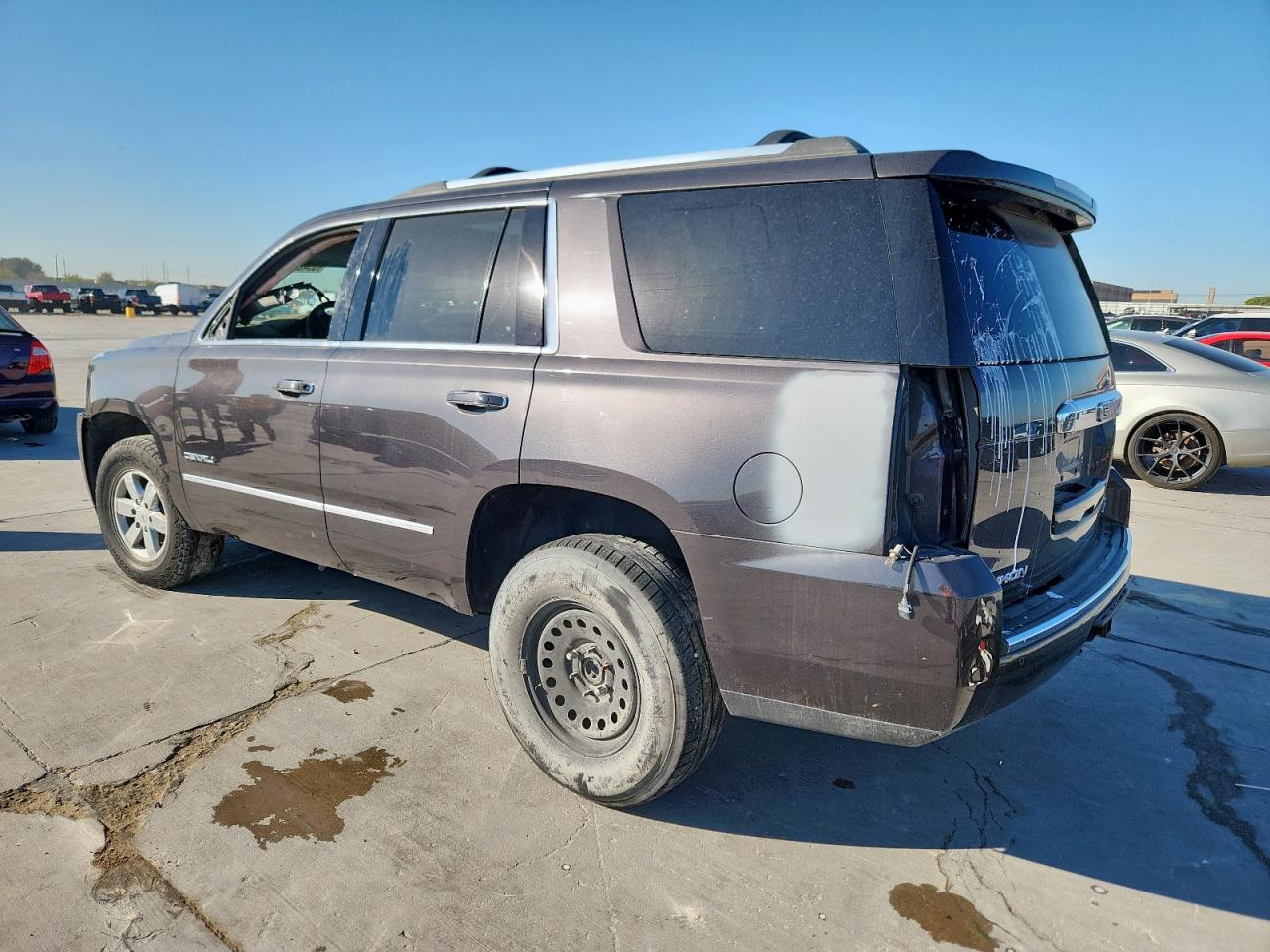 GMC Yukon Denali Image 2