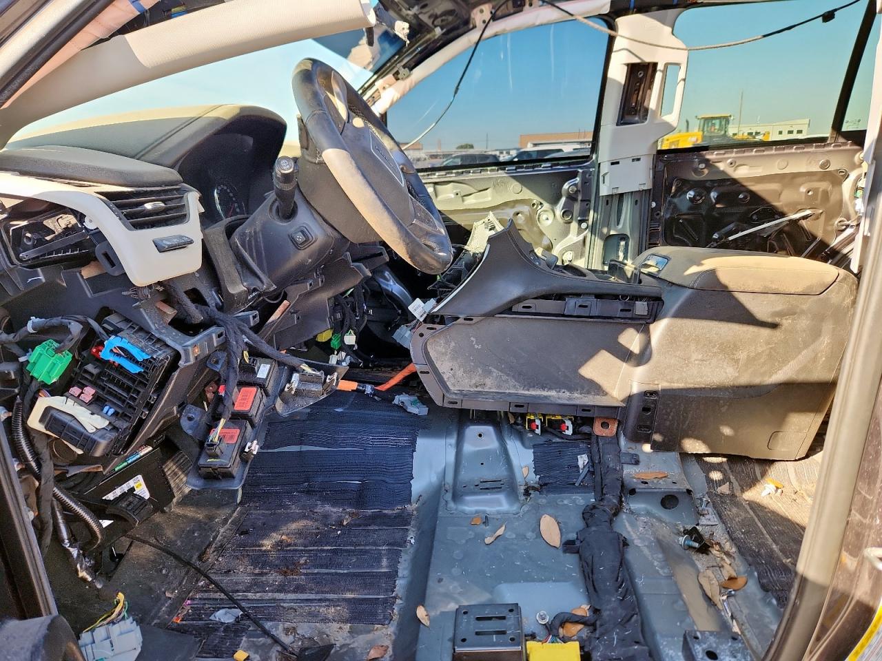 GMC Yukon Denali Image 12