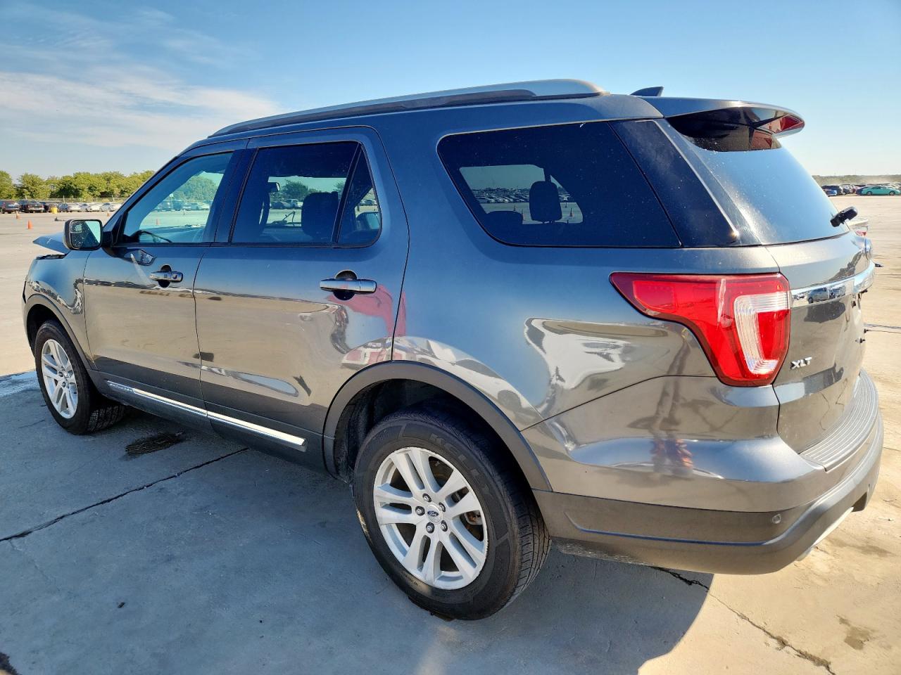 Ford Explorer Xlt Image 3