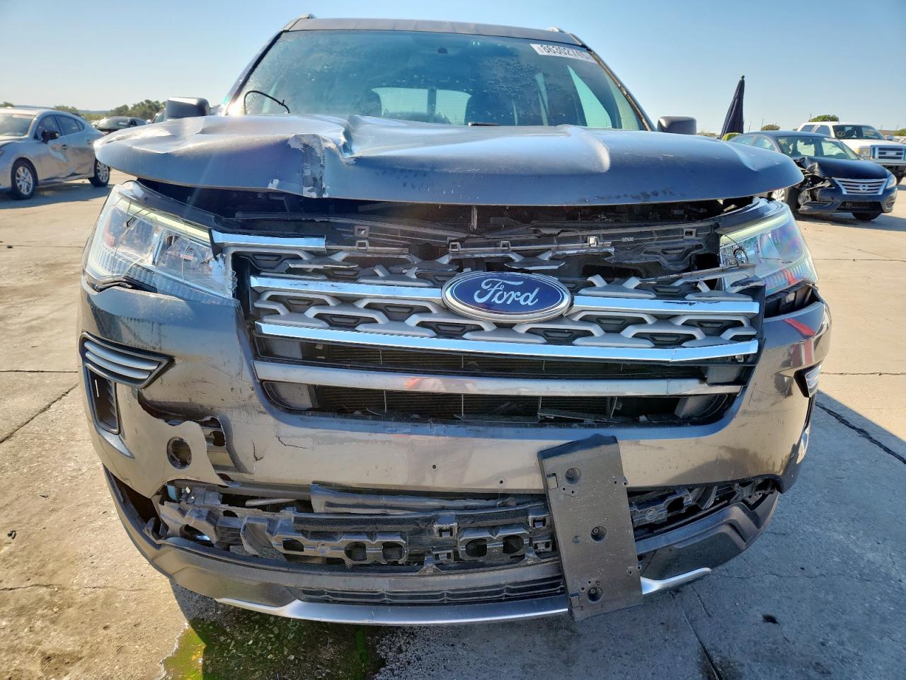 Ford Explorer Xlt Image 8