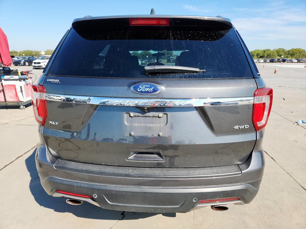 Ford Explorer Xlt Image 4