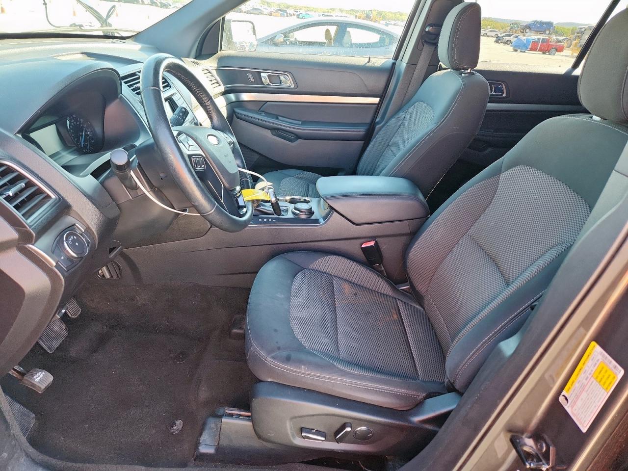 Ford Explorer Xlt Image 2