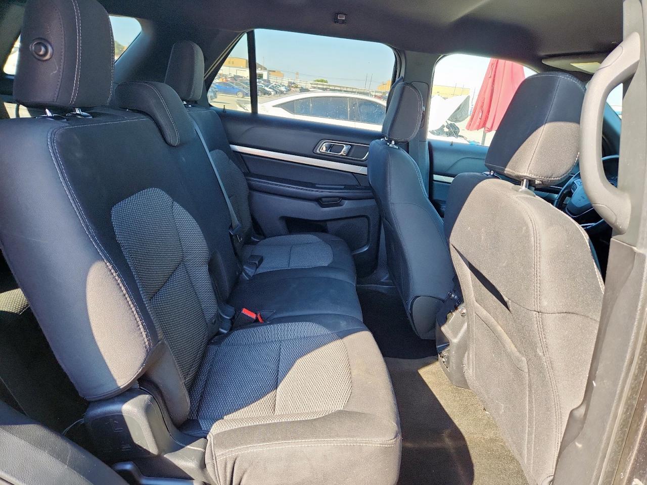 Ford Explorer Xlt Image 10