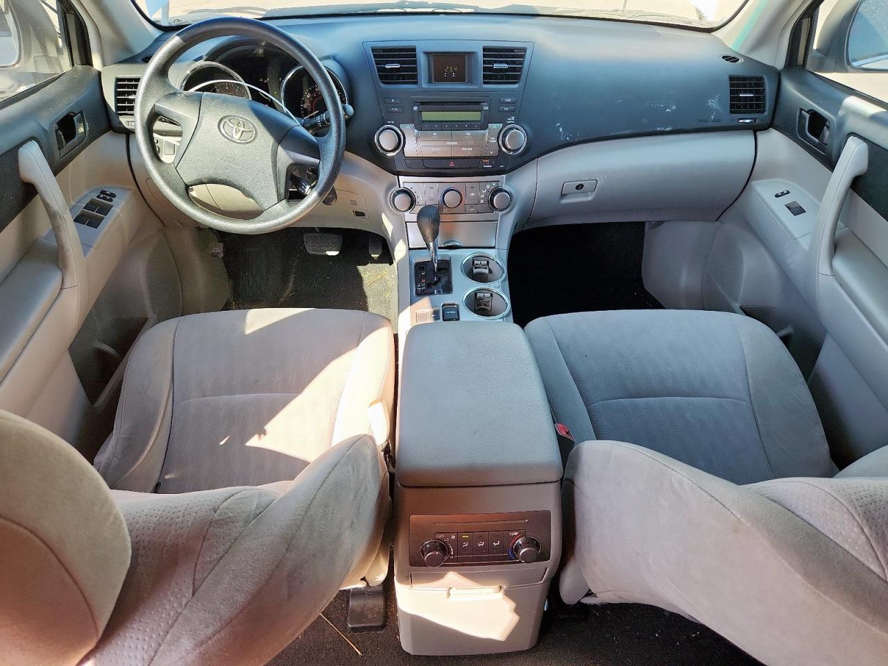 Toyota Highlander Base Image 6