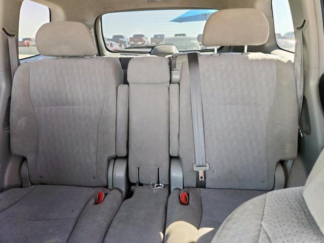 Toyota Highlander Base Image 9