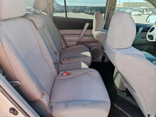 Toyota Highlander Base Image 5