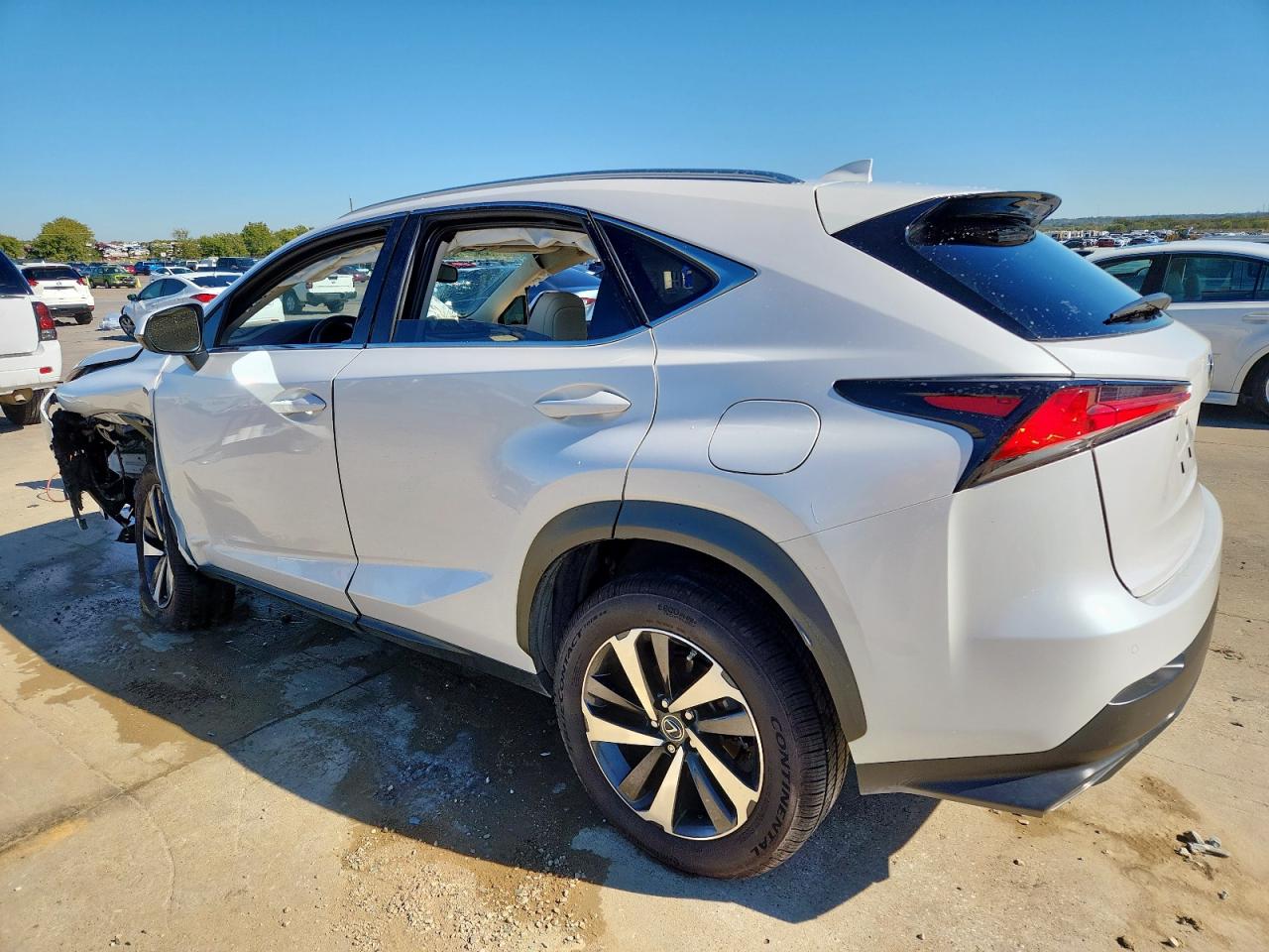 Lexus NX 300 Base Image 2