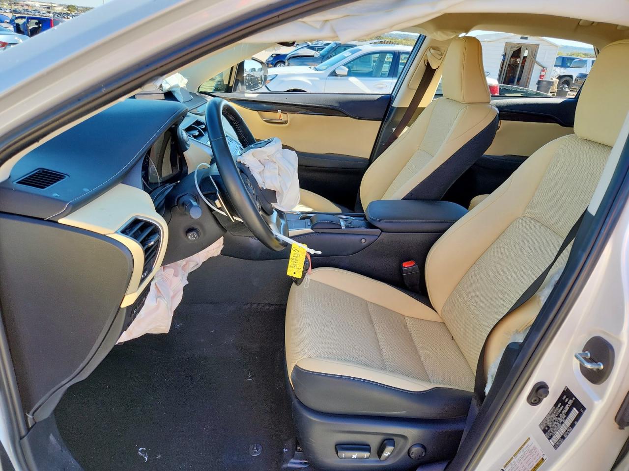 Lexus NX 300 Base Image 4