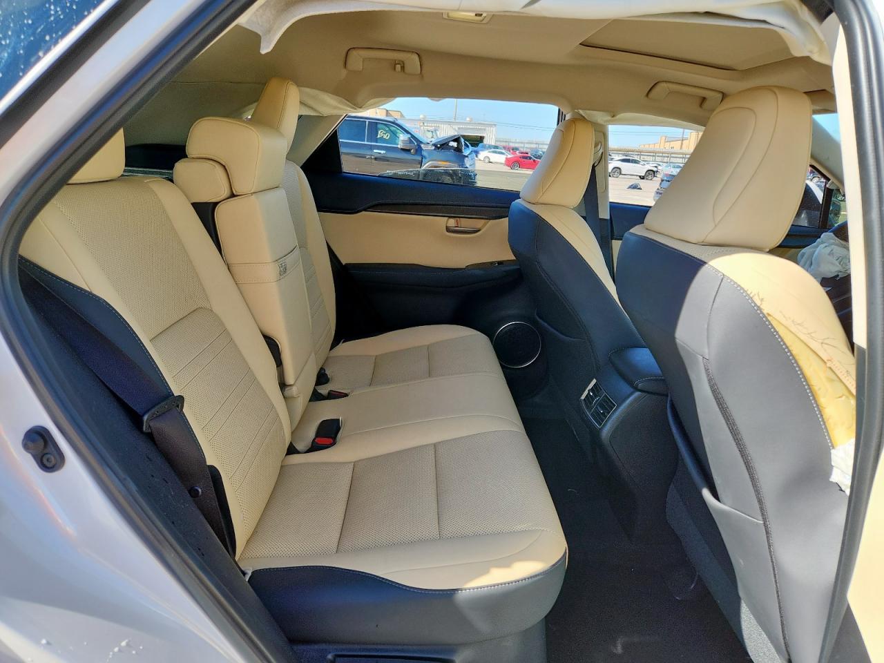 Lexus NX 300 Base Image 13