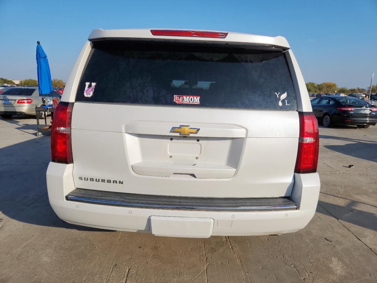 Chevrolet Suburban K1500 Ltz Image 3