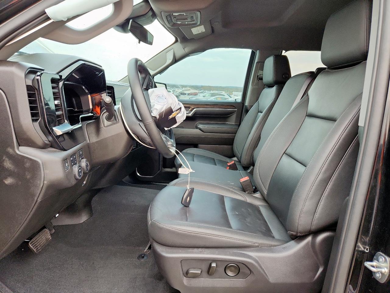 Chevrolet Silverado K1500 Lt Image 10