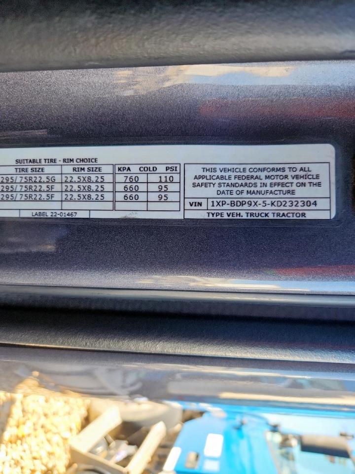 Peterbilt 579 Image 8