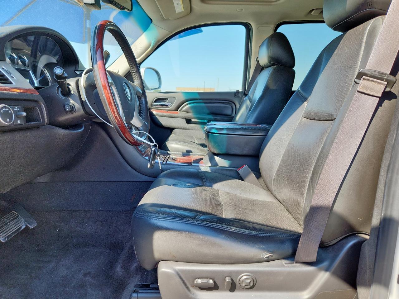 Cadillac Escalade Esv Premium Image 9