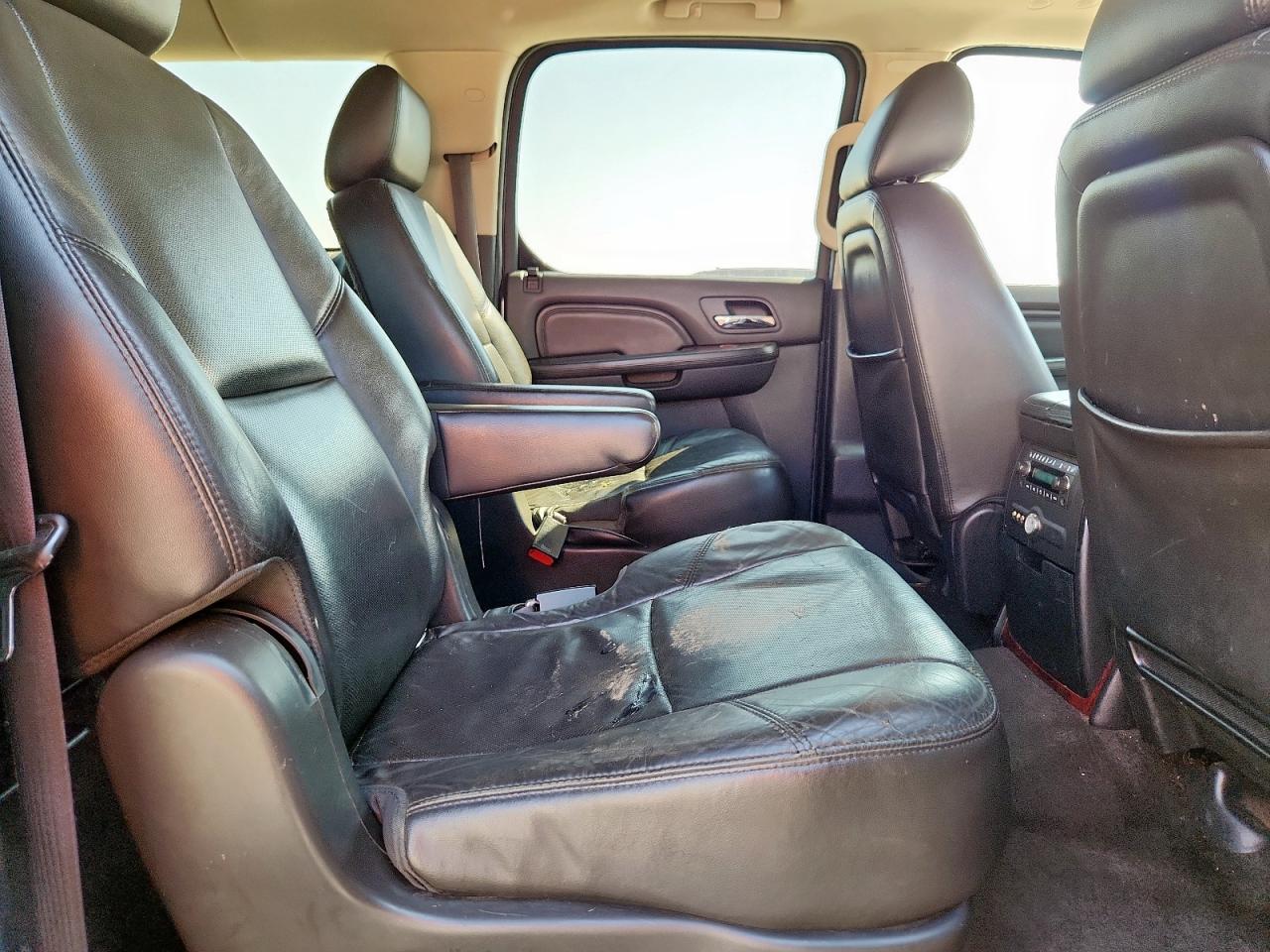 Cadillac Escalade Esv Premium Image 13