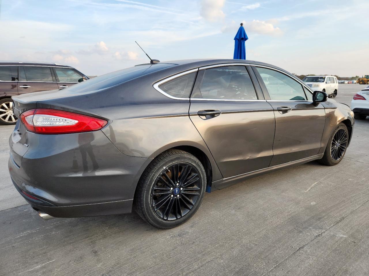 Ford Fusion Se Image 3