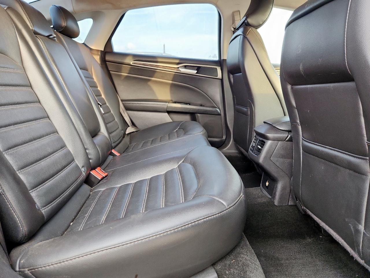 Ford Fusion Se Image 12