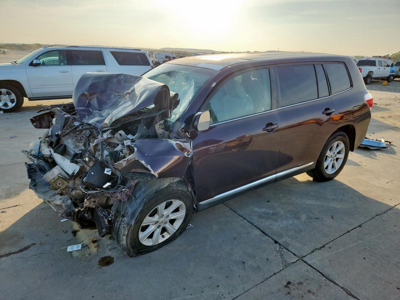 Toyota Highlander Base Image 1