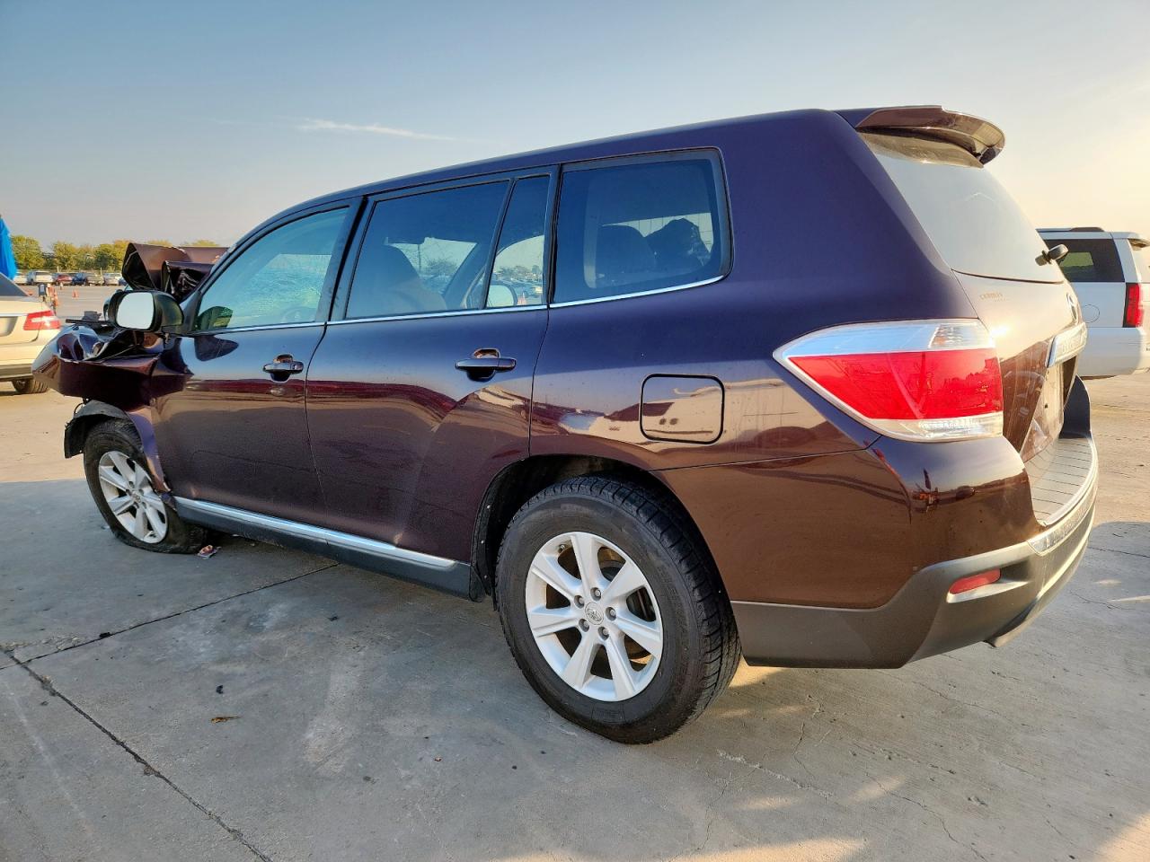 Toyota Highlander Base Image 2