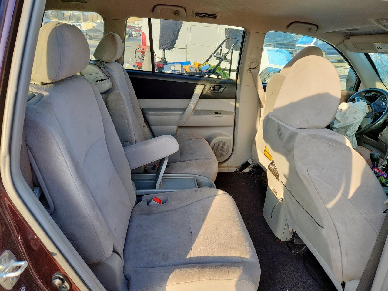 Toyota Highlander Base Image 10