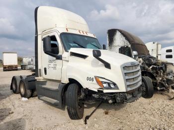  Salvage Freightliner Cascadia 1