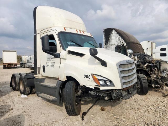 Salvage Freightliner Cascadia 1