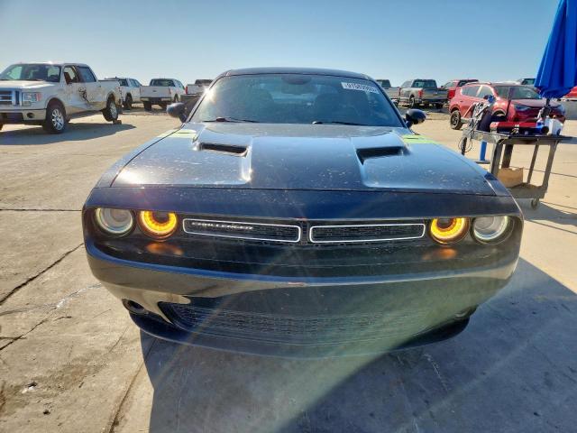 Dodge Challenger Sxt Image 2