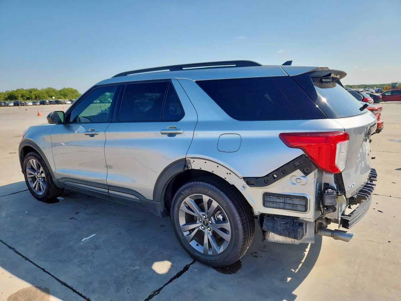 Ford Explorer Xlt Image 6