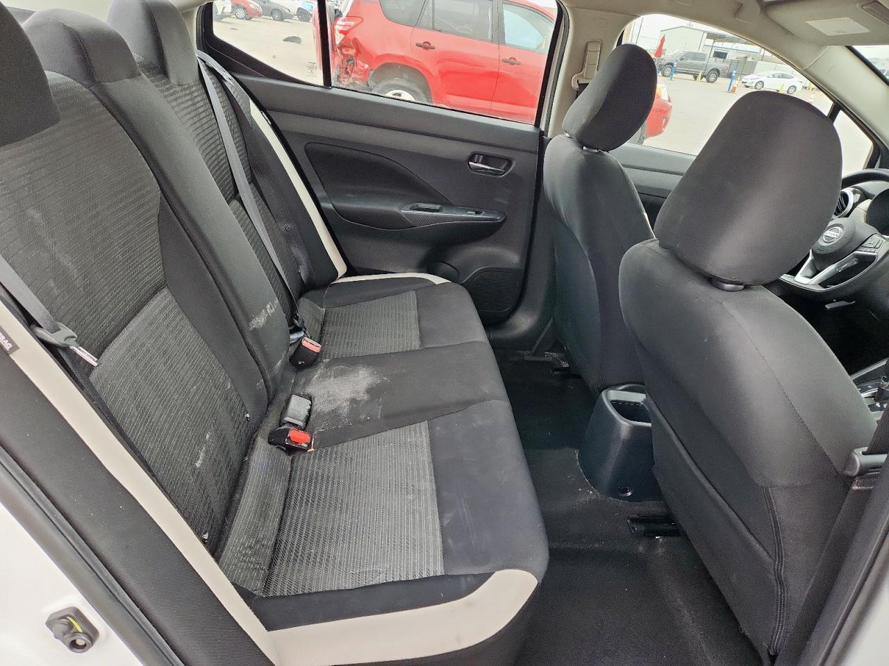 Nissan Versa Sv Image 8