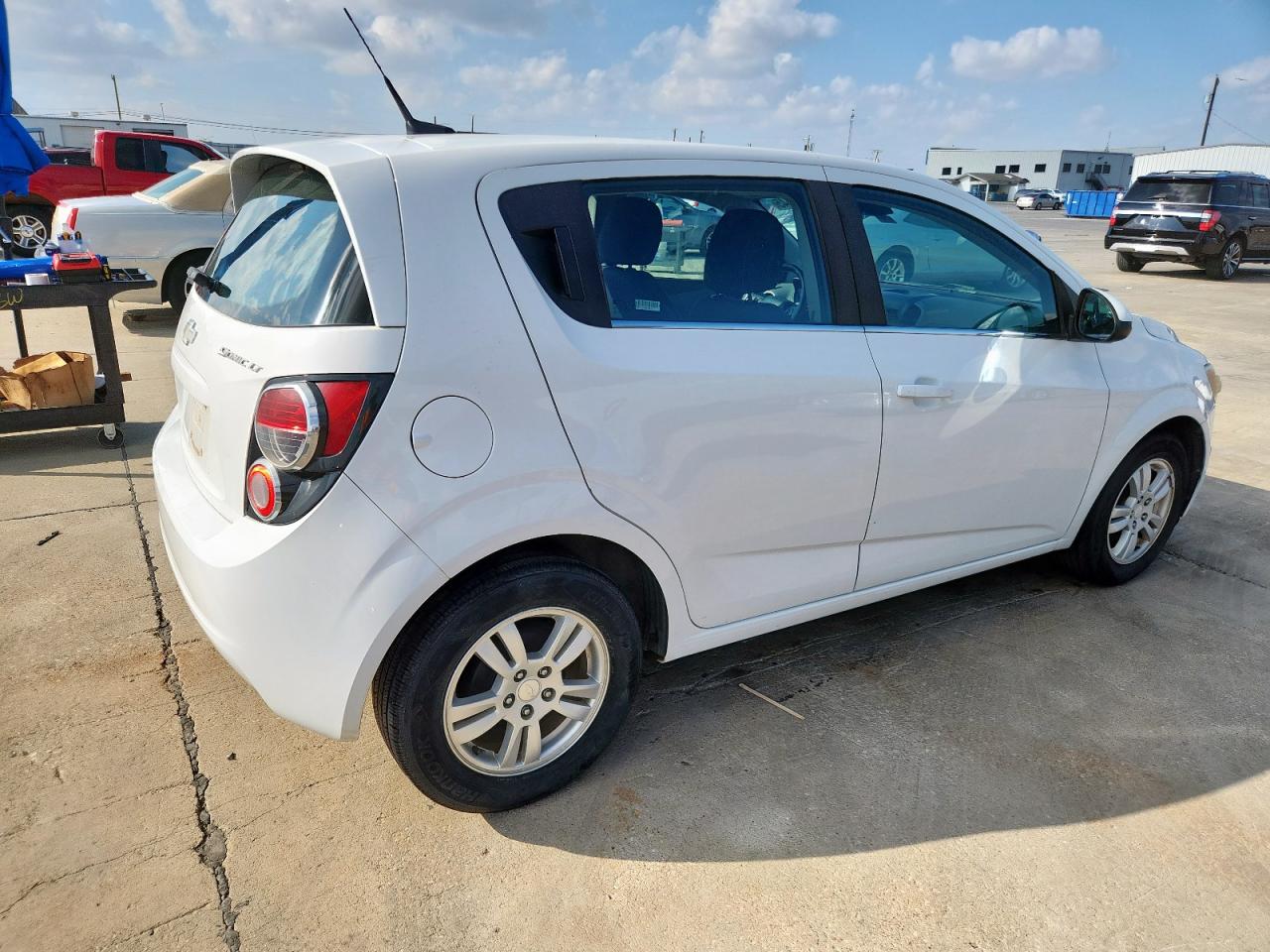 Chevrolet Sonic Lt Image 2