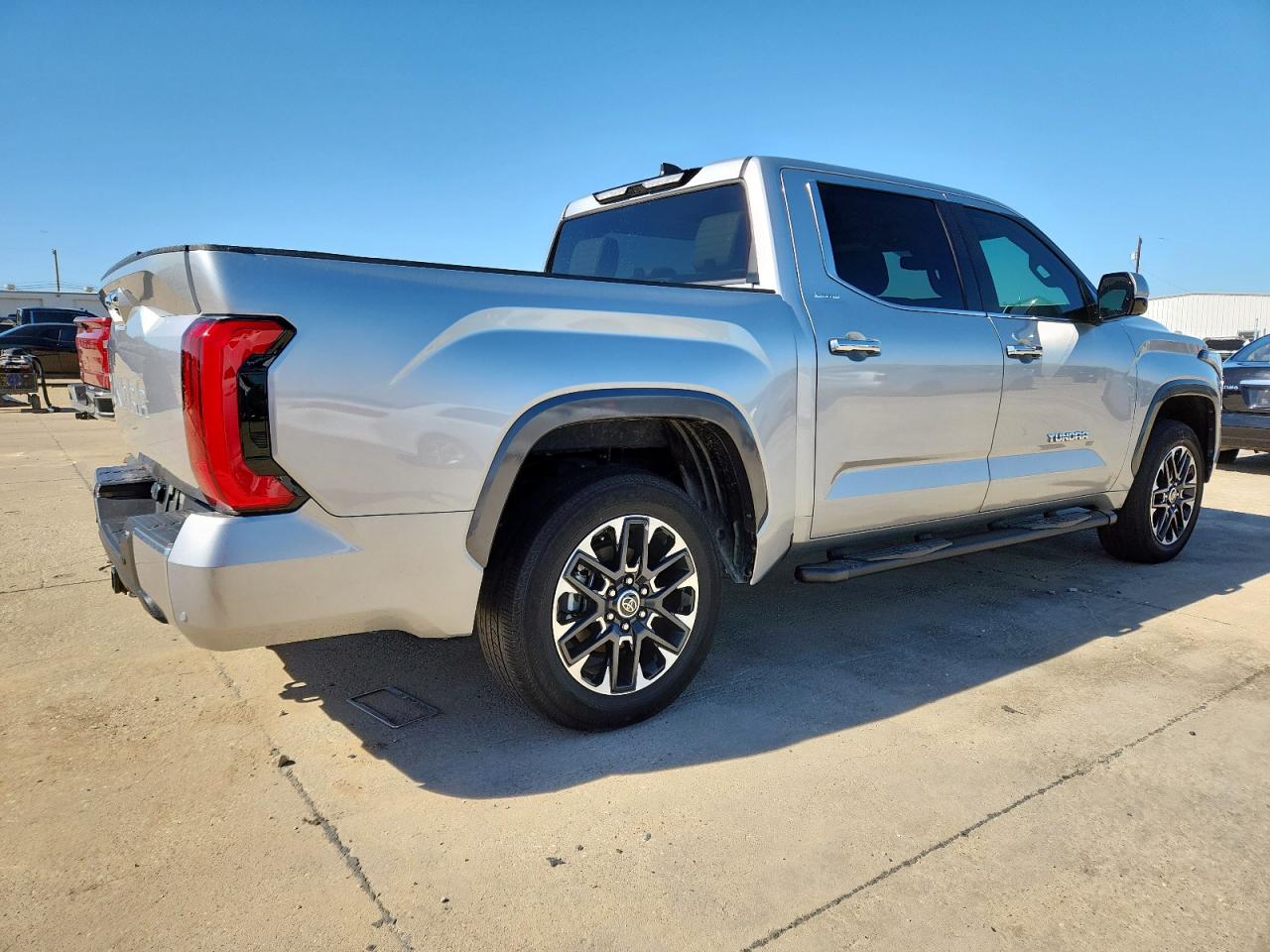 Toyota Tundra Crewmax Limited Image 11