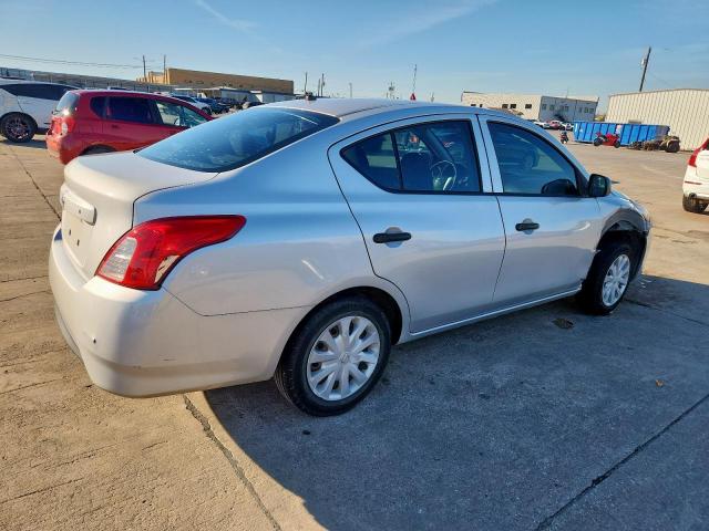 Nissan Versa S Image 3