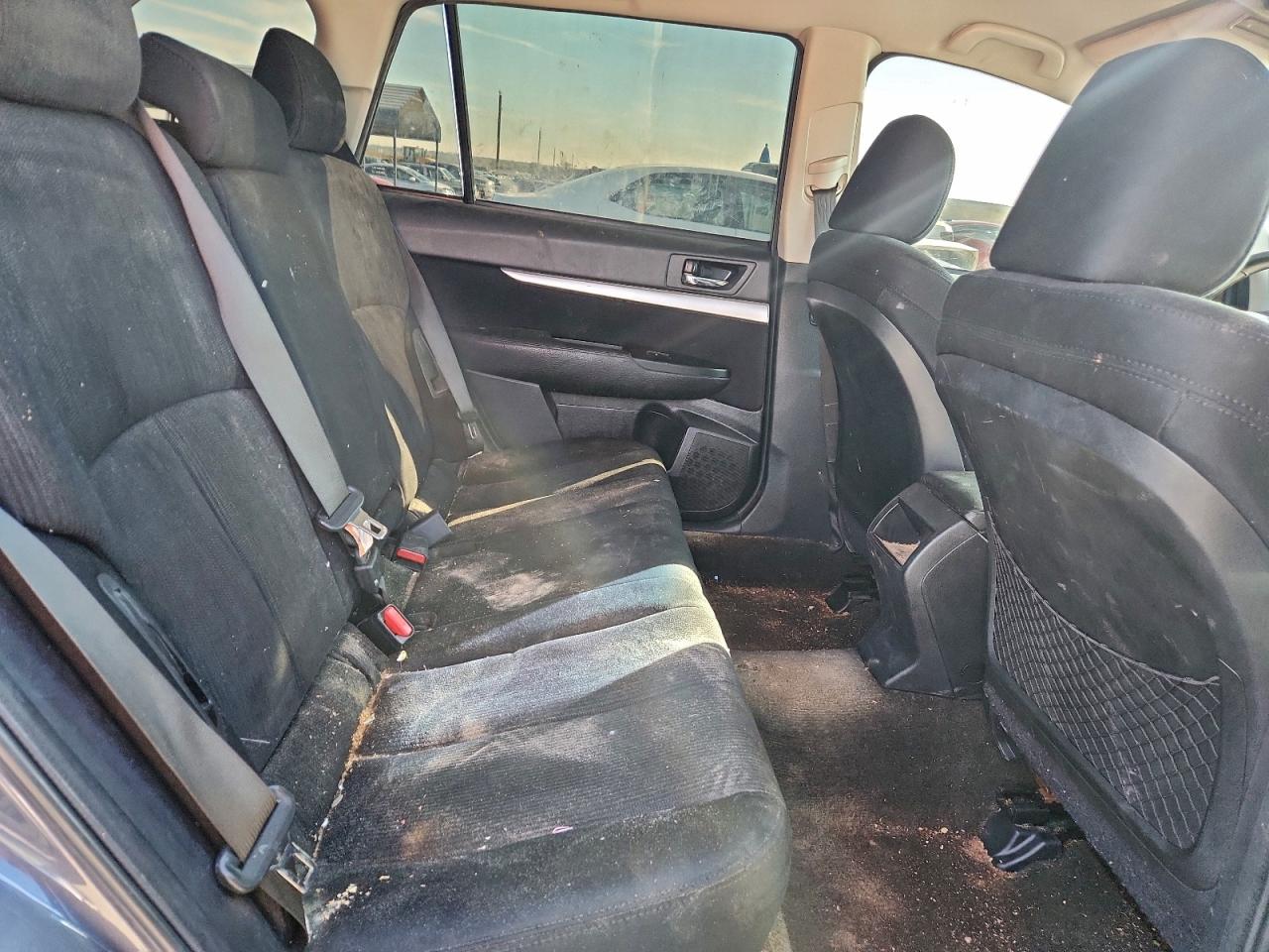 Subaru Outback 2.5i Image 8