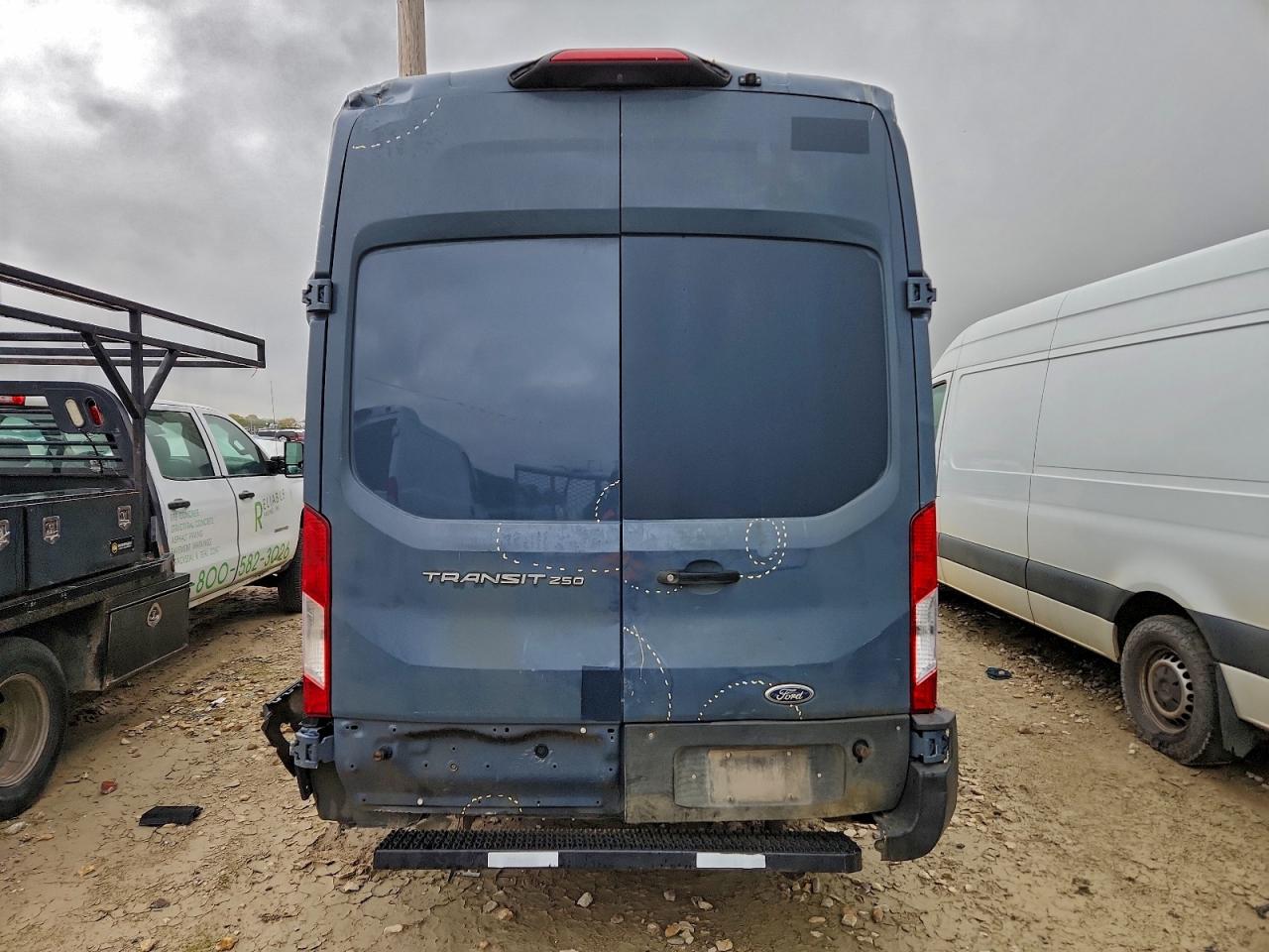 Ford Transit T-250 Image 3