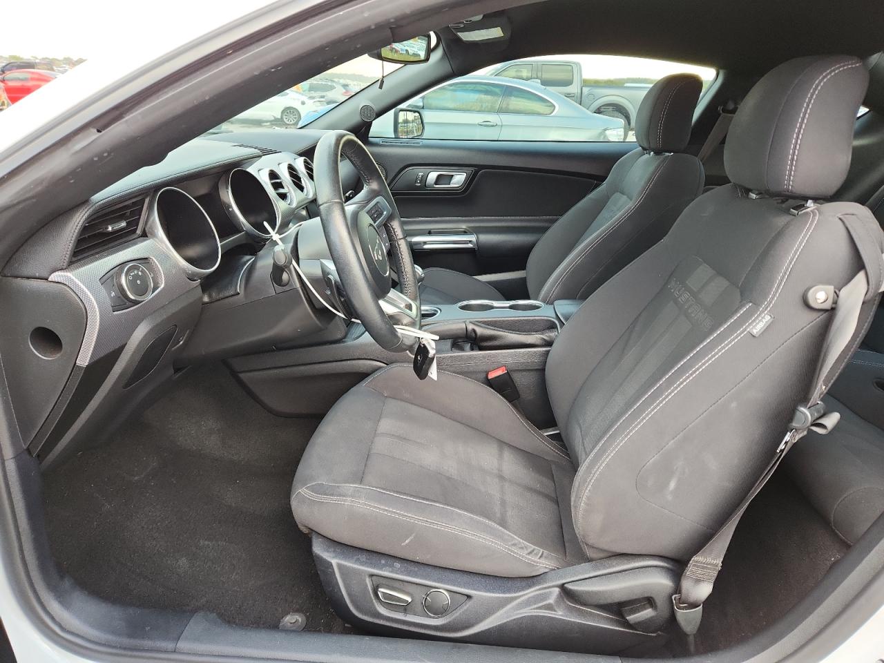 Ford Mustang Image 3