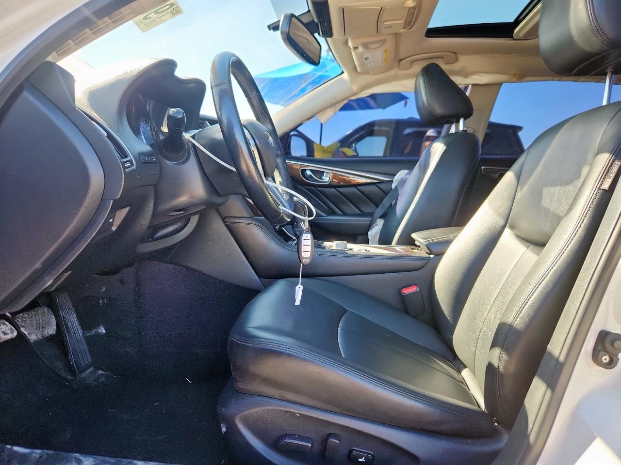 INFINITI Q50 Luxe Image 2