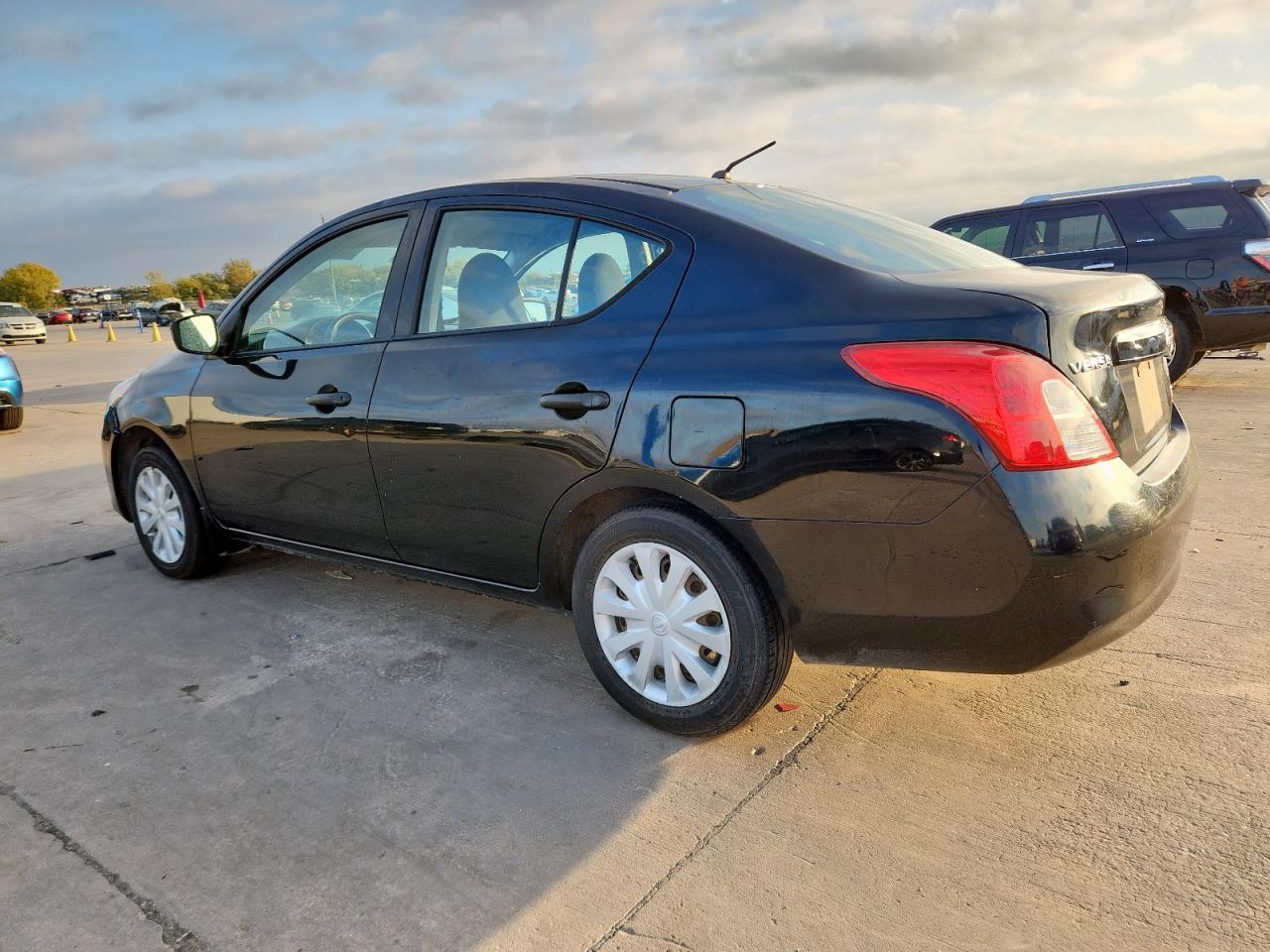 Nissan Versa S Image 6