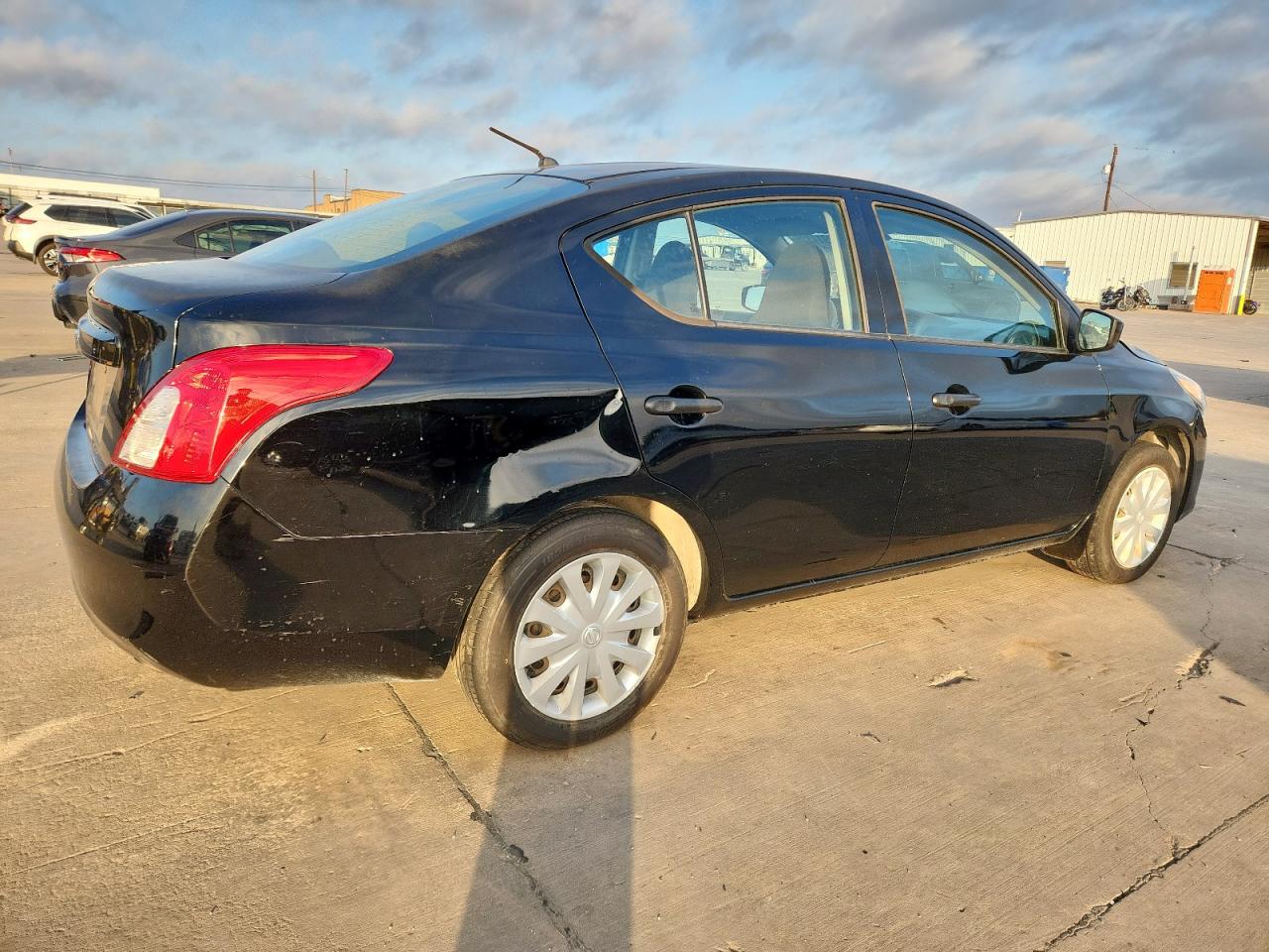 Nissan Versa S Image 8