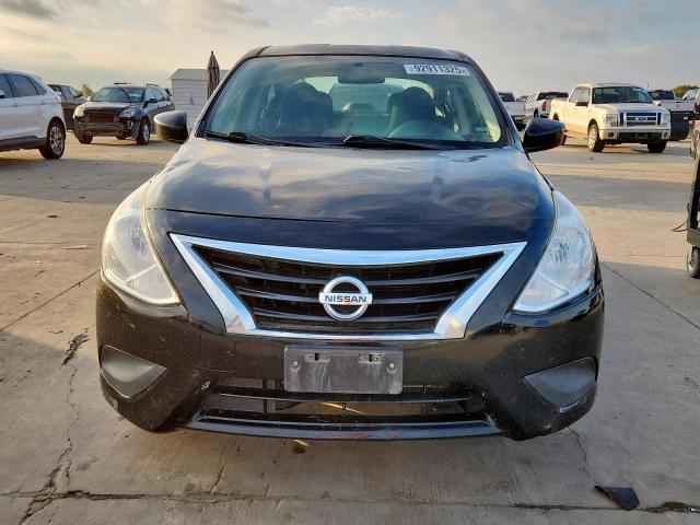 Nissan Versa S Image 9