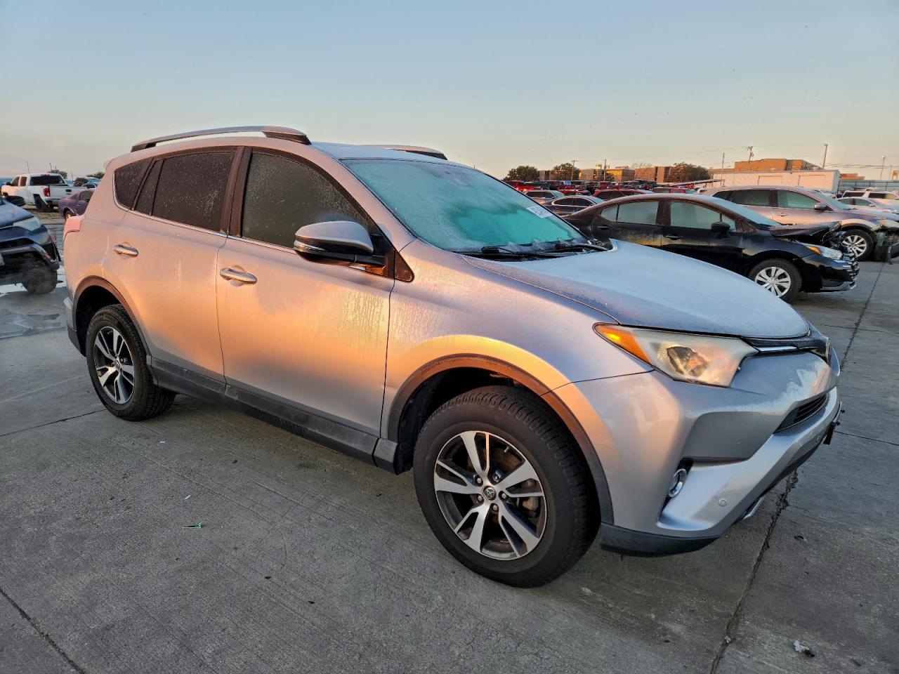 Toyota RAV4 Xle Image 2