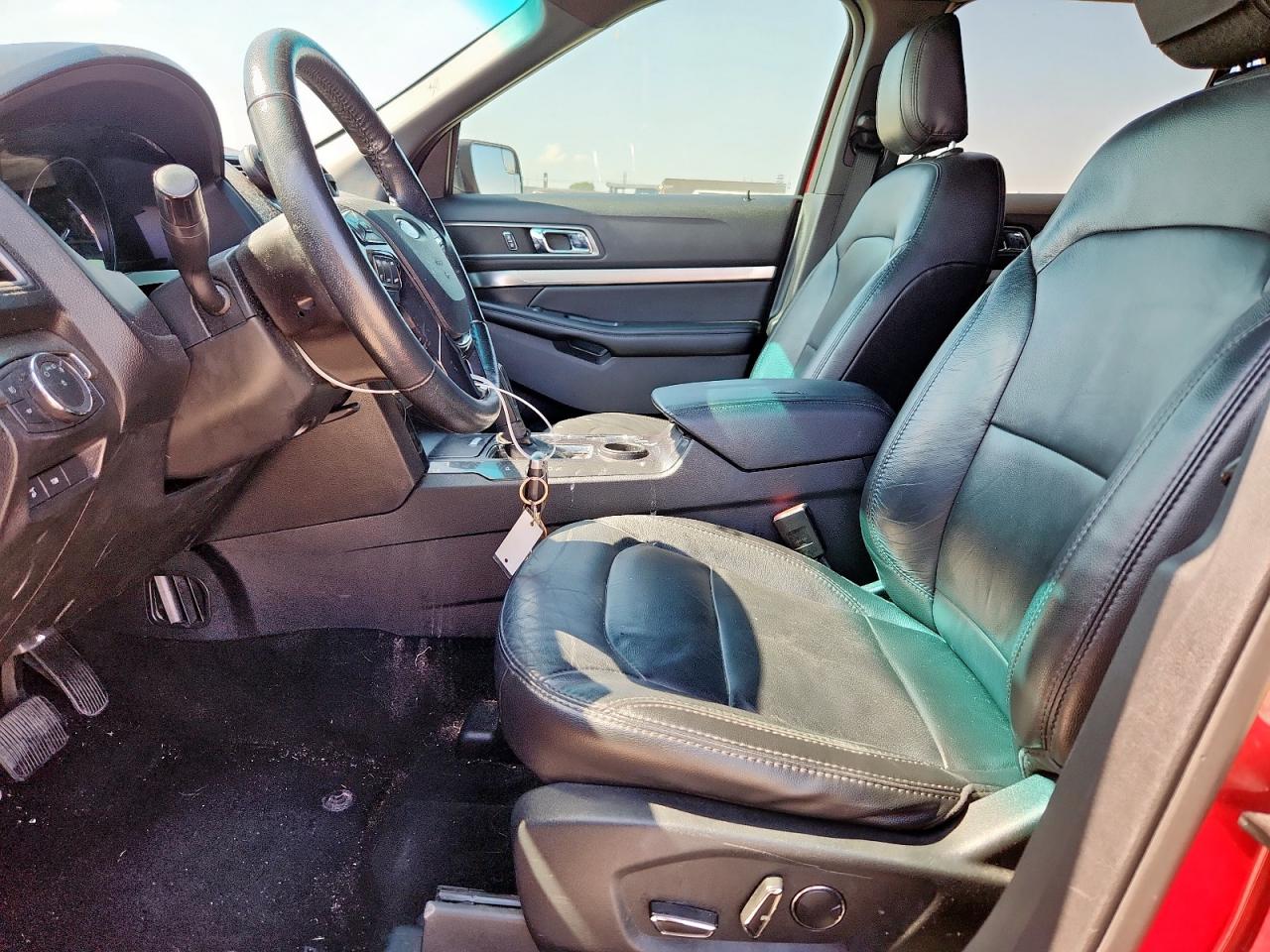 Ford Explorer Xlt Image 11