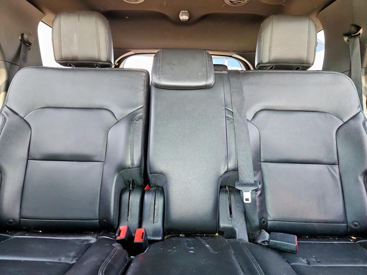 Ford Explorer Xlt Image 8