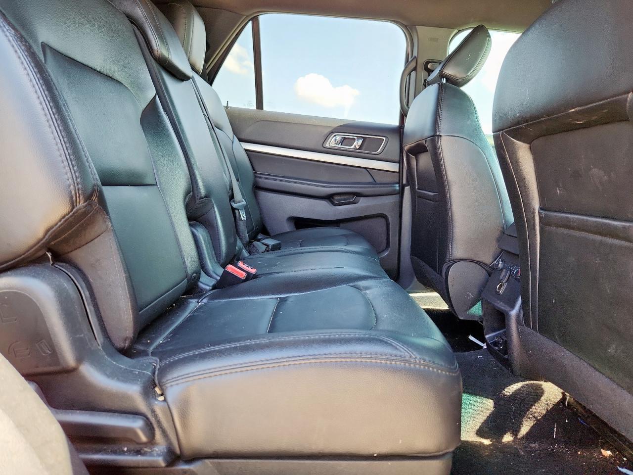 Ford Explorer Xlt Image 7