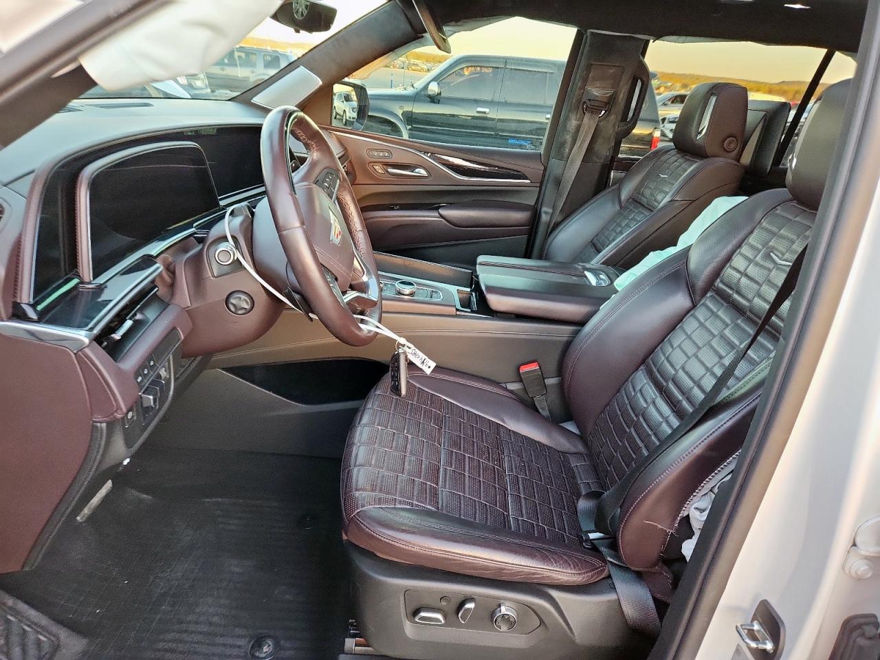 Cadillac Escalade Premium Luxury Platinum Image 8