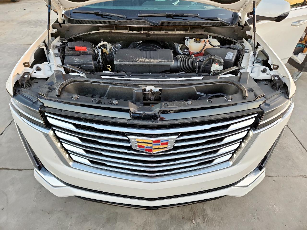 Cadillac Escalade Premium Luxury Platinum Image 6