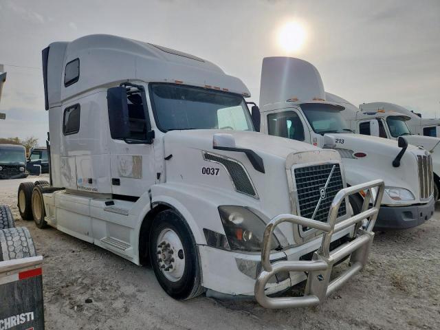  Salvage Volvo Vnl