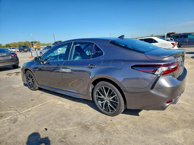 Toyota Camry Se Image 9