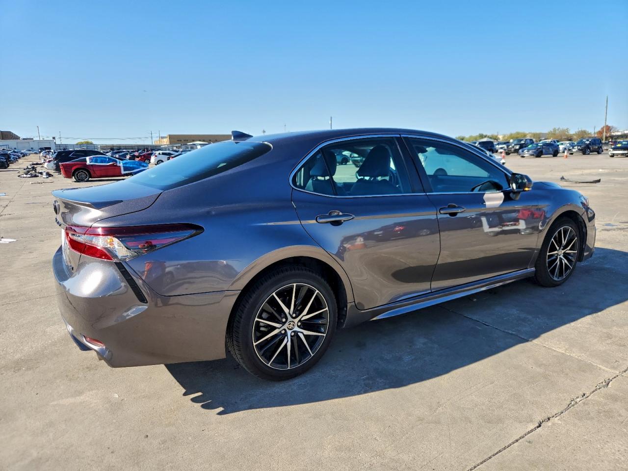 Toyota Camry Se Image 3